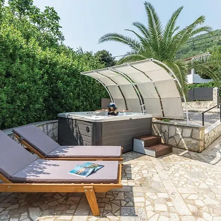 Beautiful In With 1 Bedrooms, Jacuzzi And Wifi 라브니
