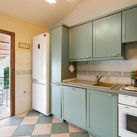 펜션 Beautiful In With 1 Bedrooms, Jacuzzi And Wifi 라브니