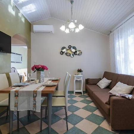 펜션 Beautiful In With 1 Bedrooms, Jacuzzi And Wifi 라브니